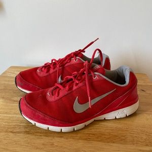 Red Nike Training Total Core TR